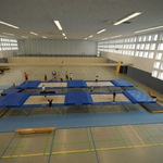 Sporthalle mit Geräteaufbau